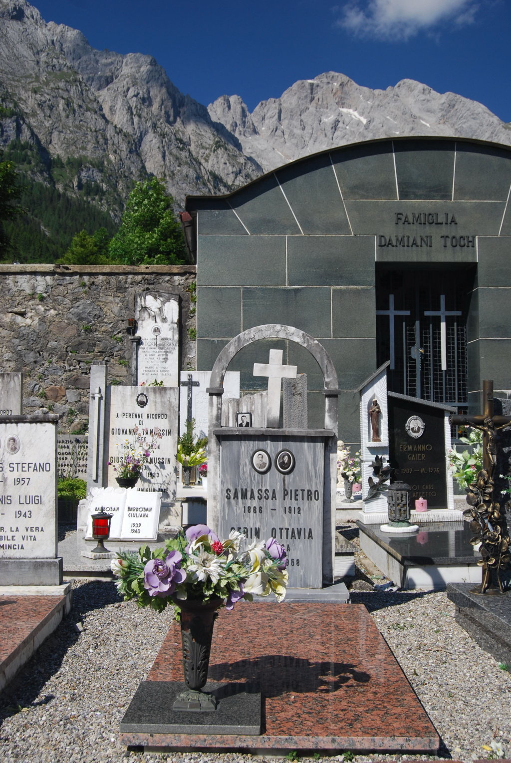 La tomba di Pietro Samassa La tomba di Pietro Samassa